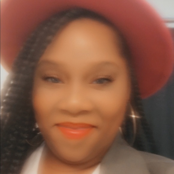 Meet your Posher, Phyllis - Picture 1 of 1